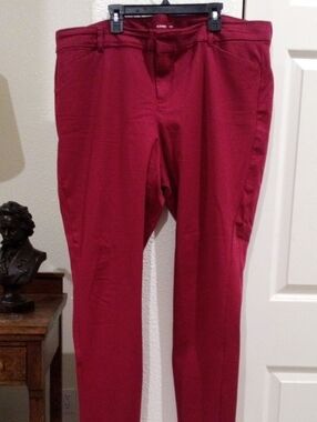 Old Navy Women's Burgundy Pixie Pants